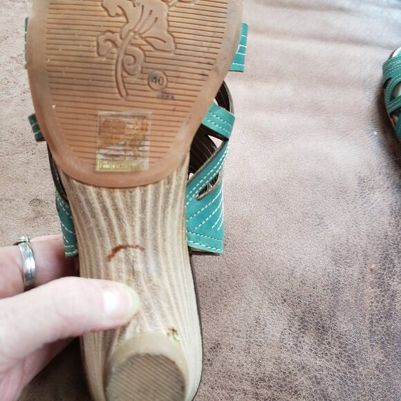 Glam turquoise heeled cut out sandals - Picture 3 of 3